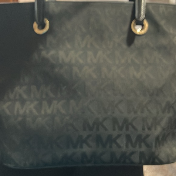 Michael Kors purse - Picture 3 of 7